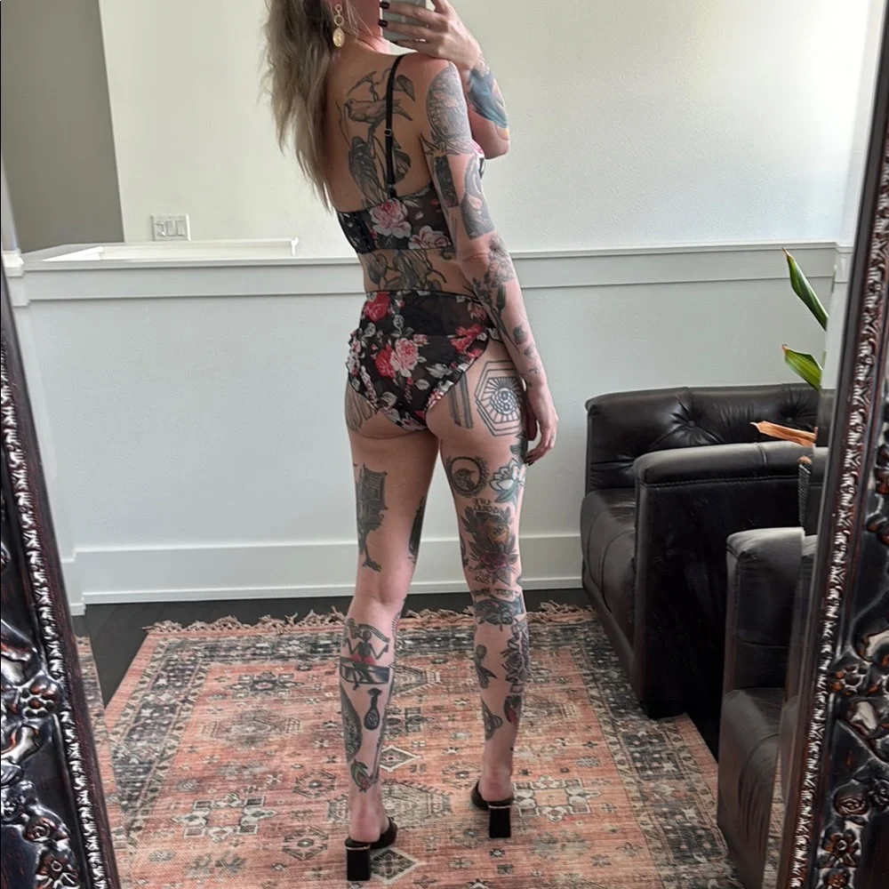 Floral Mesh Set - Picture 4 of 11